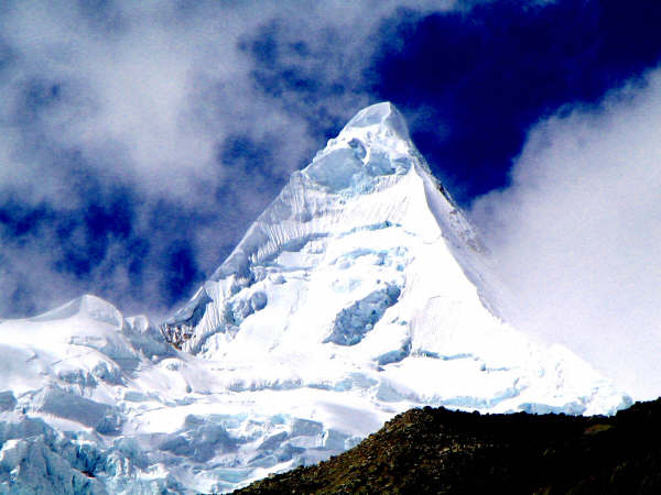 Góra Alpamayo 5947m - zdjęcie z blog podróżniczy 4challenge