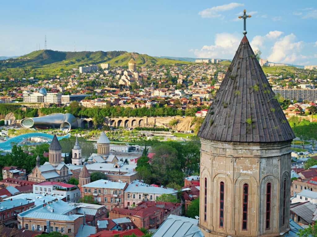 Kiedy jechać do Gruzji? - Tibilisi latem to jedna z lepszych opcji na sprawdzenie kultury Gruzji - blog 4challenge