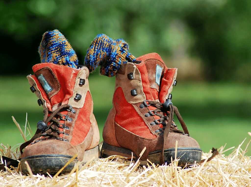 Odpowiednie obuwie – fundament bezpieczeństwa - Co zabrać w góry latem 5 zasad dobrego przygotowania sprzętowego! - blog 4challenge